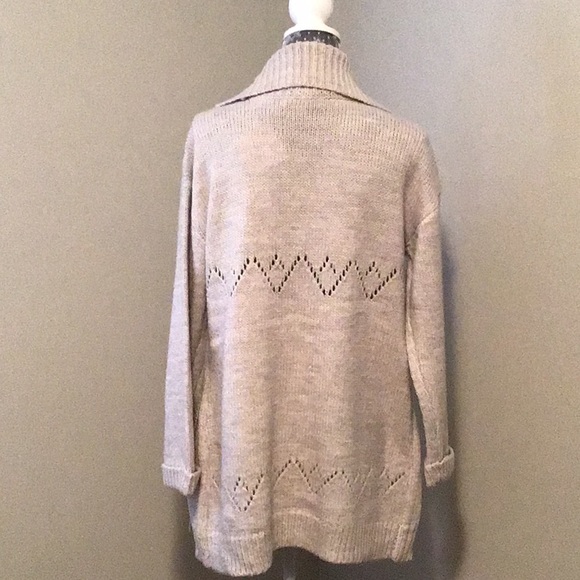 🛑SOLD🛑 Cardigan in Sand - Picture 5 of 7